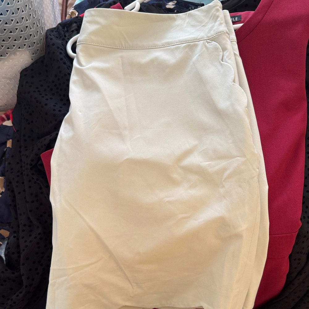 Vineyard Vines Stone Scallop Skort